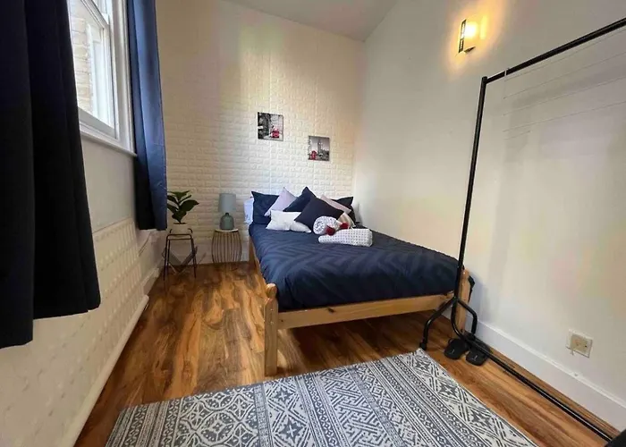Room In Oxford Street